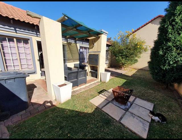 2 BEDROOM TOWNHOUSE FOR SALE IN ANNLIN